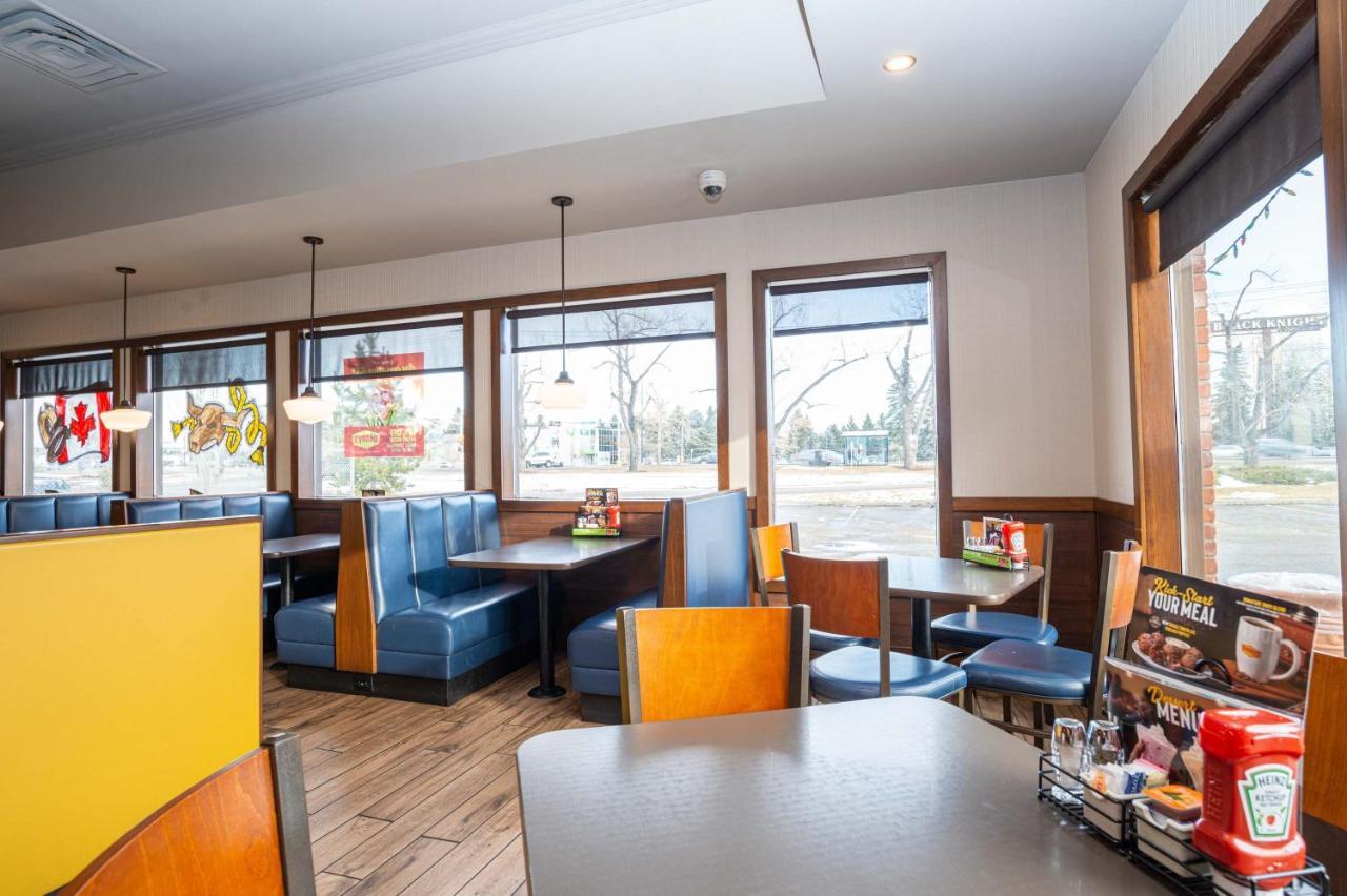 Sandman Hotel רד דיר מראה חיצוני תמונה