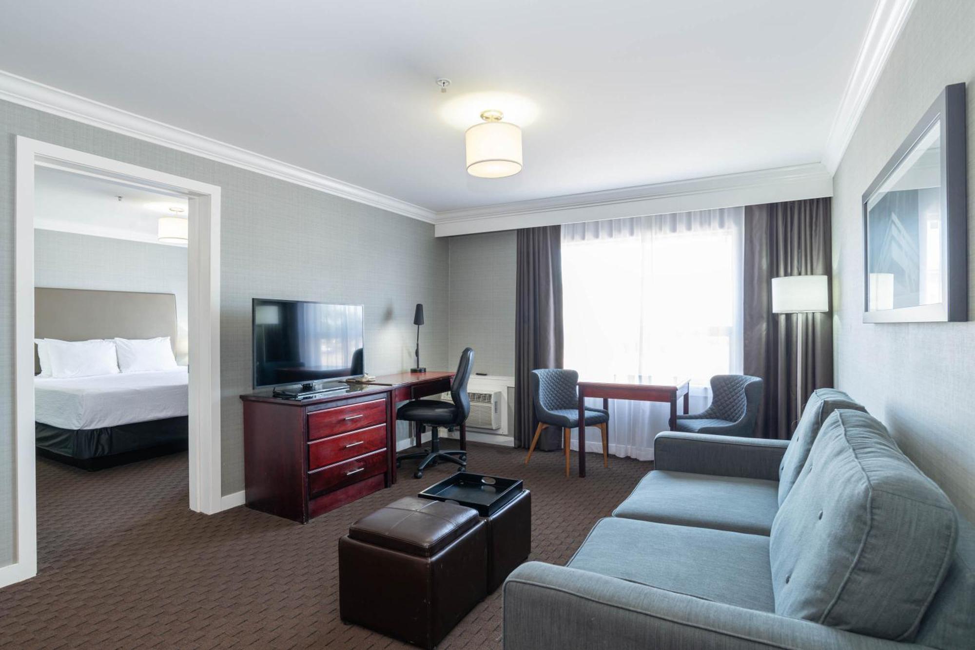 Sandman Hotel רד דיר מראה חיצוני תמונה