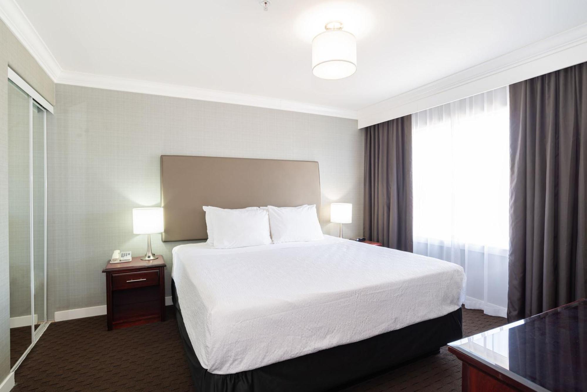 Sandman Hotel רד דיר מראה חיצוני תמונה