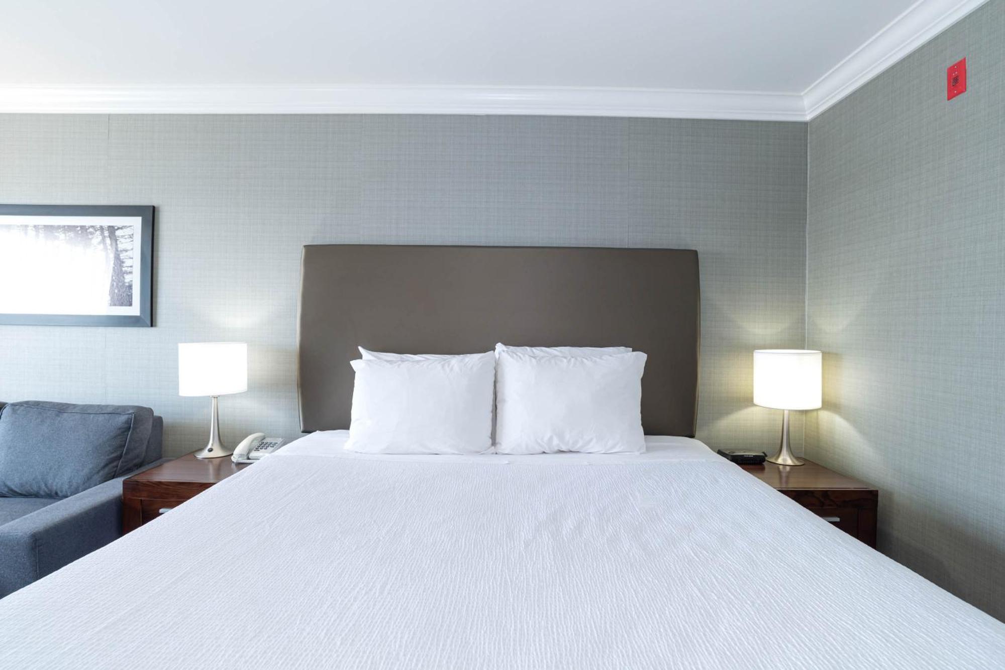 Sandman Hotel רד דיר מראה חיצוני תמונה