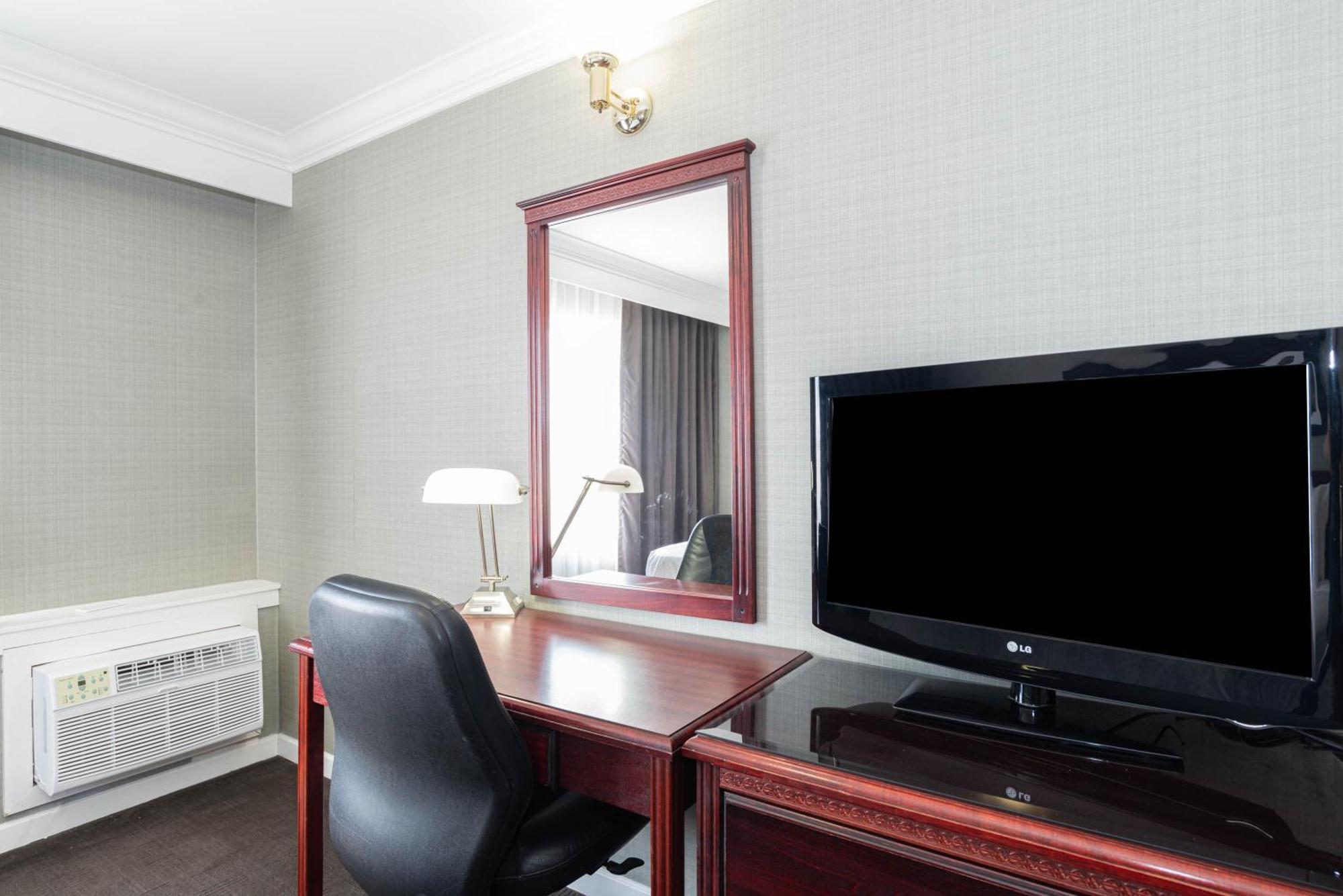 Sandman Hotel רד דיר מראה חיצוני תמונה