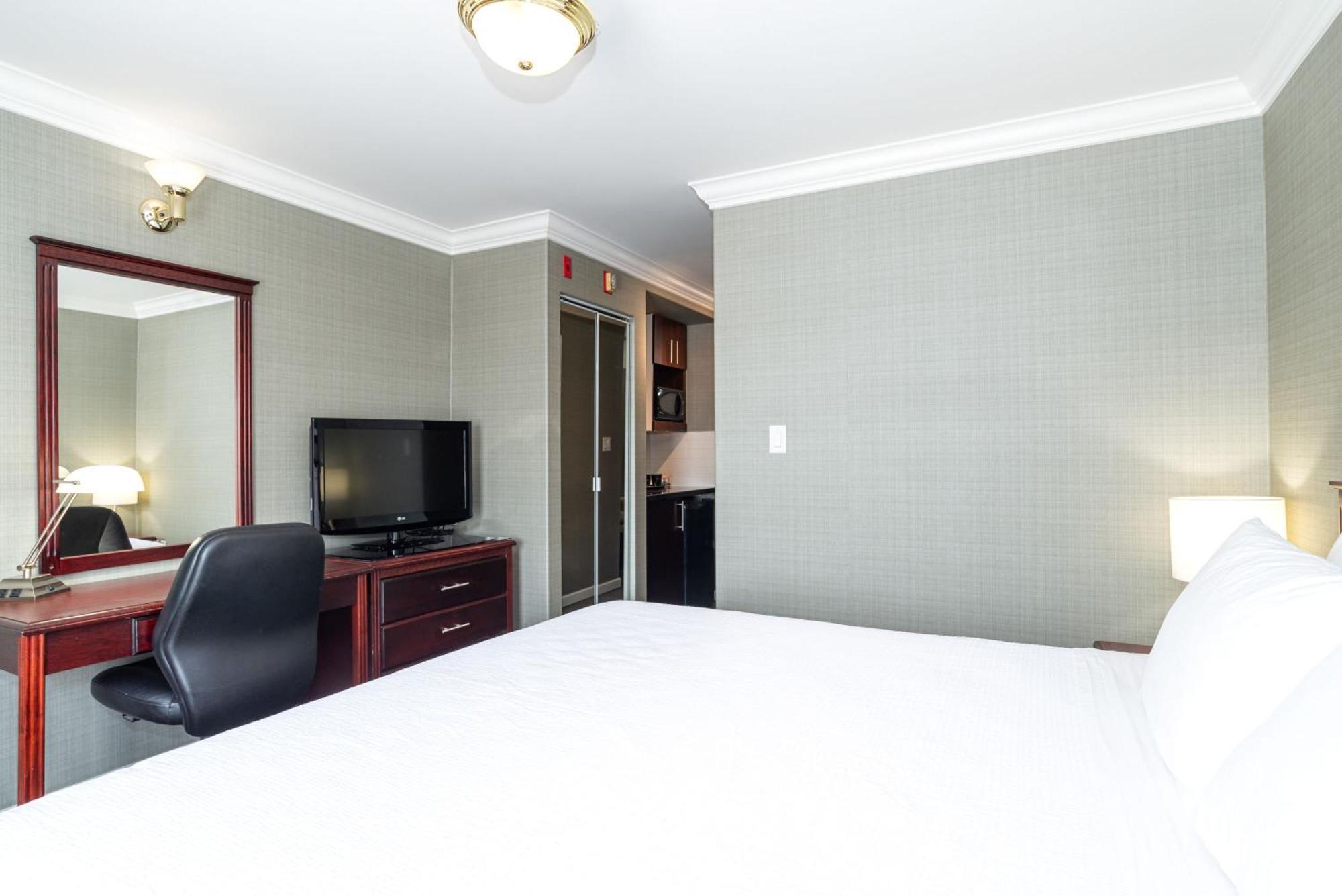 Sandman Hotel רד דיר מראה חיצוני תמונה