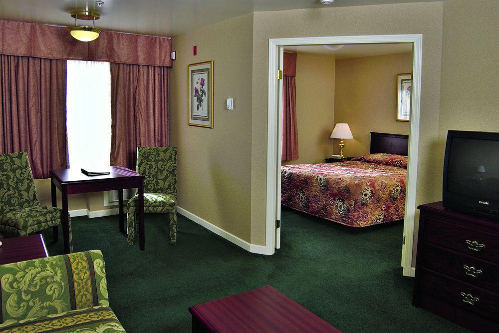 Sandman Hotel רד דיר מראה חיצוני תמונה